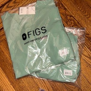 new in packaging FIGS Jade Catarina top and Zamora bottoms